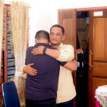 Momen Dhevy Bijak Peluk Patahudding Usai Menang Pilkada 2024