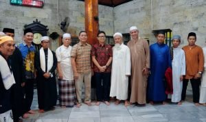 Pj Wali Kota Sambut Menkes RI lalu Salat Tarawih di Masjid Jami Tua Palopo