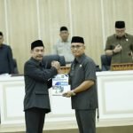 Pj Wali Kota Serahkan LKPJ Palopo Tahun 2024 ke DPRD