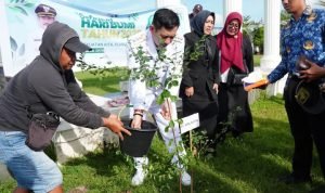 Usai Upacara Hari Otda, Pj Wali Kota Palopo Pimpin Penanaman Pohon Serentak