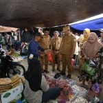 Bupati Luwu Kunjungi Pasar Bajo untuk Stabilisasi Harga Jelang Iduladha