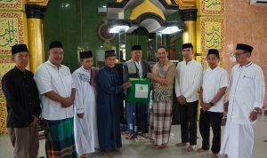 Safari Jumat Pemkot Palopo, Pj Wali Kota Serahkan Sertifikat Masjid Al-Ikhwan Bogar