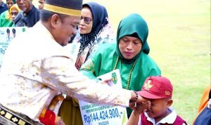 Bupati Luwu Galakkan Gerakan Ayah Mengantar Anak di Hari Pertama Sekolah